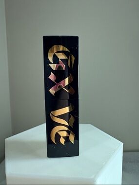 GXVE by Gwen Stefani, Anaheim Shine Clean High Performance Satin Lipstick in Sto